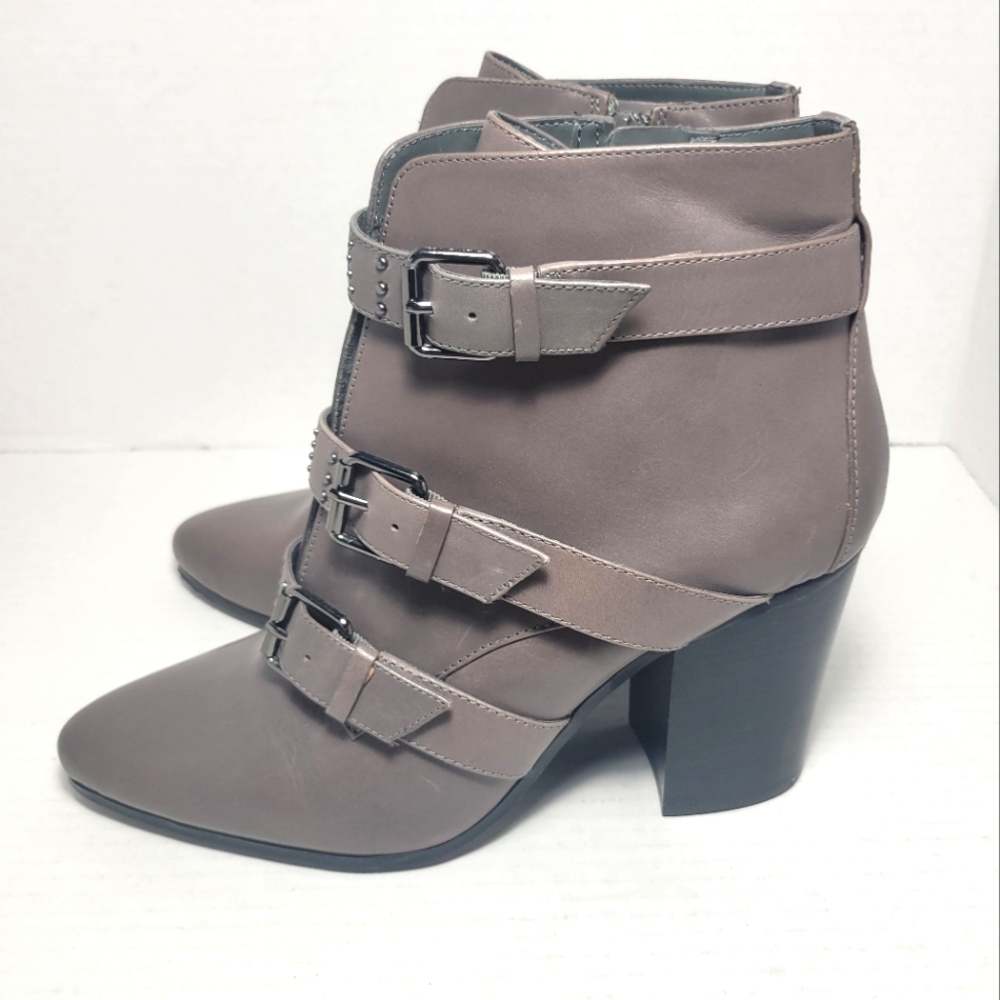 NWOT AEROSOLES Square Away Studded Ankle Boots